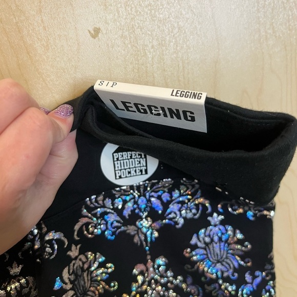 NWT VS pink leggings - Picture 4 of 4